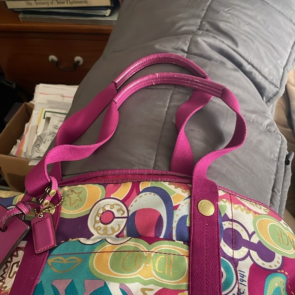 Coach duffle bag multi color. Very nice and clean - Picture 2 of 10